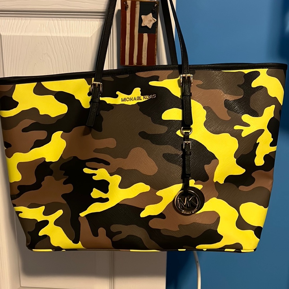 Michael Kors camo tote